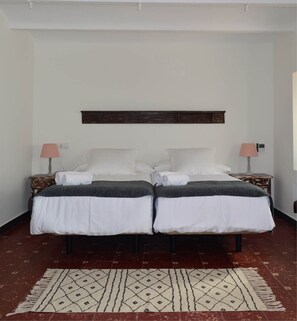 Soundproofing, free cribs/infant beds, rollaway beds, free WiFi - Inés Casa Rural (Almodovar del Campo)