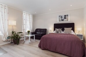 Comfort Studio | 2 bedrooms, hypo-allergenic bedding, memory-foam beds