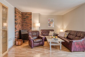 Apartamento conforto, 3 quartos | Sala de estar | Smart TV 55 polegadas com canais a cabo, TV