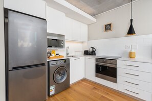 Comfort Apartment | Private kitchenette | Full-sized fridge, microwave, oven, stovetop