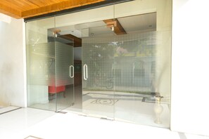 Property entrance - OYO 1421 Kasmaran Guest House Syariah (Jakarta)