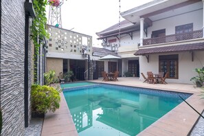 Outdoor pool - OYO 1421 Kasmaran Guest House Syariah (Jakarta)