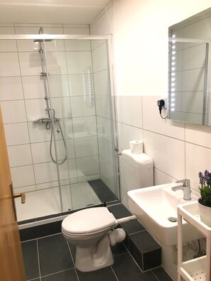 Dusche, Seife, Toilettenpapier