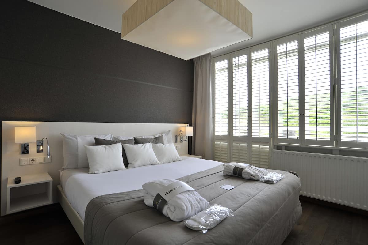 deluxe suite | 1 bedroom, hypo-allergenic bedding, in-room safe, individually decorated