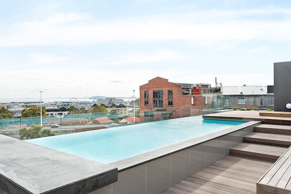 Piscine extérieure, piscine sur le toit