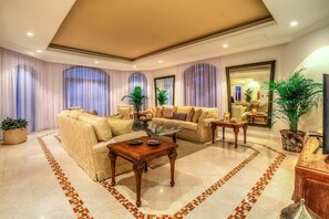 Lobby sitting area - Villa Sunset Beach Palm Jumeirah (Dubai)