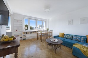 Business Apartment | Living area | Flat-screen TV - P&O Apartments Metro Raclawicka-FALECKA (Warsaw)