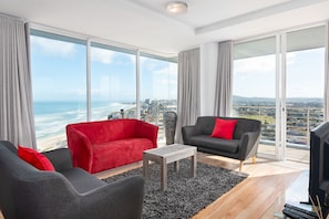 Classic Apartment | Living room | 43-inch flat-screen TV with satellite channels, TV
