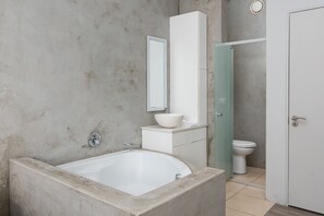 Classic Apartment | Bathroom