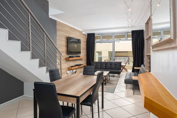 Classic Apartment | In-room dining