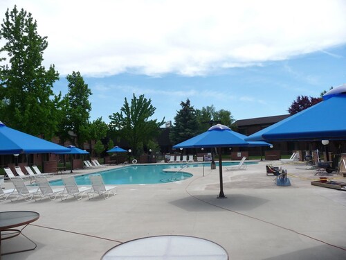 the riverside hotel