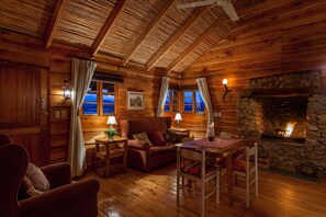 Family Cabin, 2 Bedrooms | Iron/ironing board, free WiFi, bed sheets - Soetdoring Selfsorg (Oudtshoorn)
