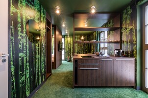 Suite Waldmannsheim | Cocina privada | Cafetera o tetera, frigorífico grande y placa de cocina