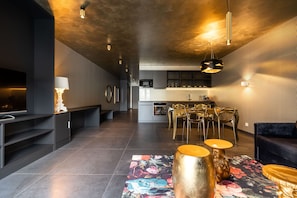 Suite Goldrausch | Private kitchen | Full-size fridge, stovetop, coffee/tea maker, electric kettle - Laurichhof (Pirna)