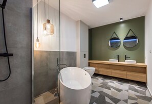 Grand Apartment | Bathroom | Separate tub and shower, deep soaking tub, towels