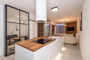 Appartement Majestueux | Cuisine privée | Grand réfrigérateur, four, plaque de cuisson, lave-vaisselle