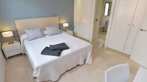 2 habitaciones, tabla de planchar con plancha, wifi y ropa de cama 
