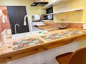 Fridge, microwave, oven, stovetop - ◎House of Wakasa Okinawa◎16 Ppl | Naha | Free Parking | WiFi | New | 4BR (那覇市)