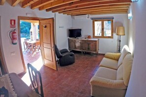 Maison, 2 chambres, terrasse | Coin séjour | Télévision à écran plat