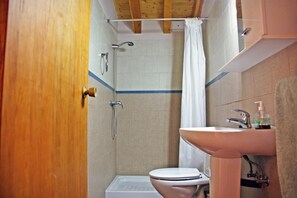 Shower, hair dryer, towels, soap - Hort de Mao El Rebost (Benifallet)