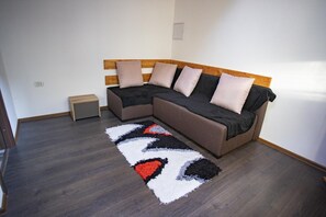 Individually furnished, laptop workspace, blackout curtains, free WiFi