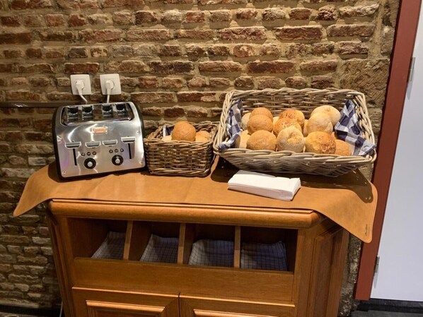 每日供应欧陆式早餐（每人 EUR 19）