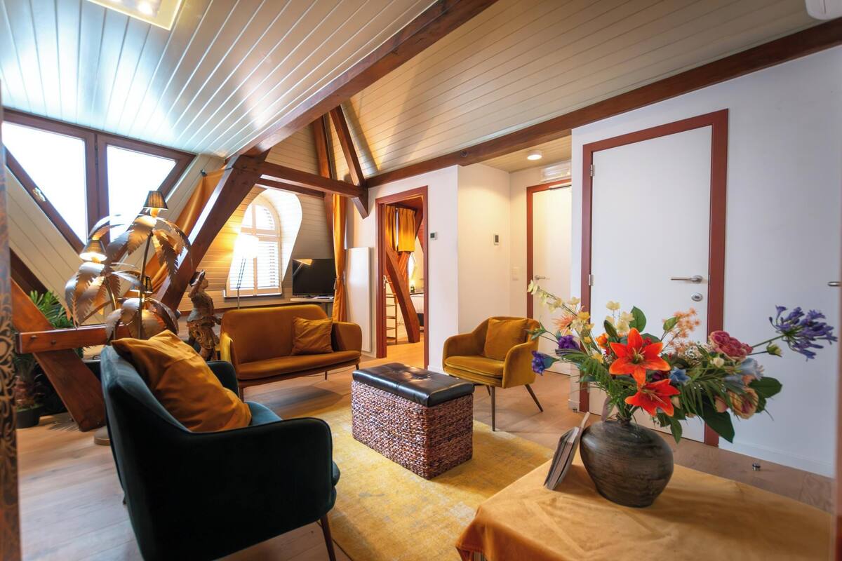 Deluxe Spanish Penthouse Suite | Living area | Flat-screen TV