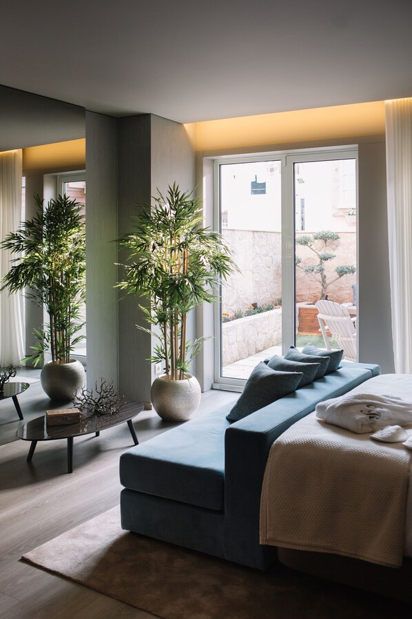 Double Room, Terrace | Minibar, soundproofing, free cribs/infant beds, free WiFi