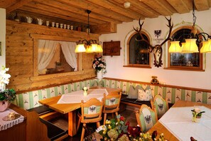 Petit déjeuner buffet compris