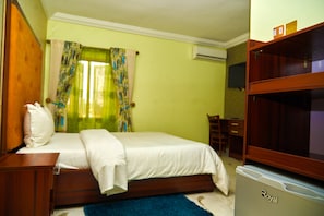 In-room safe, free WiFi