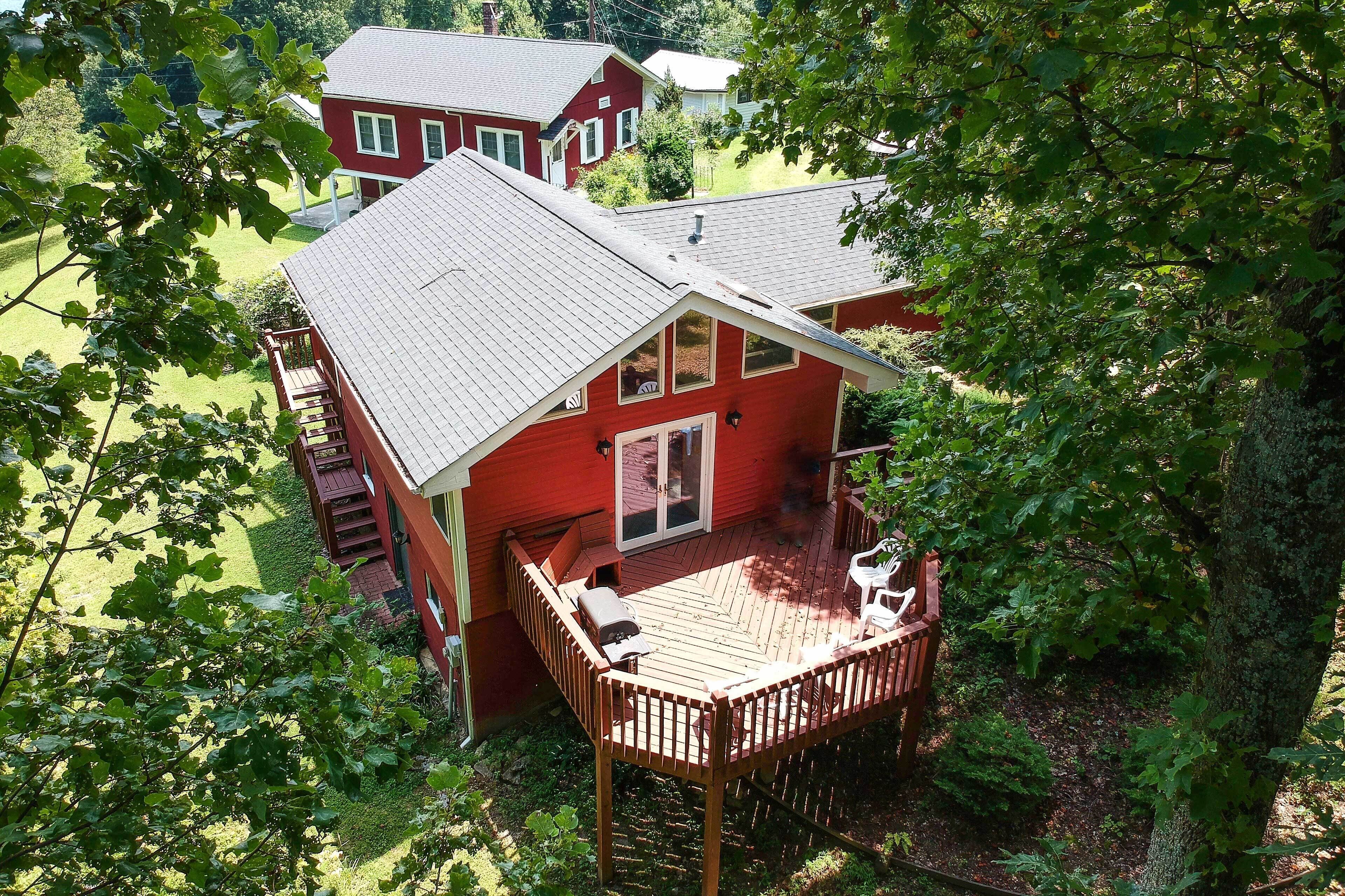 'Cantrell Cottage' Cozy Getaway w/ Smoky Mtn Views