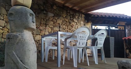 Casa rural de 4 estrellas con piscina y jardín privado: ideal para el descanso.
