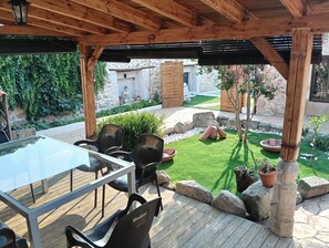 Outdoor dining - Rural house with private garden (Almenara de Tormes)