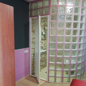 Bathroom shower - Casa Rural Los Pinos (Alcaniz)