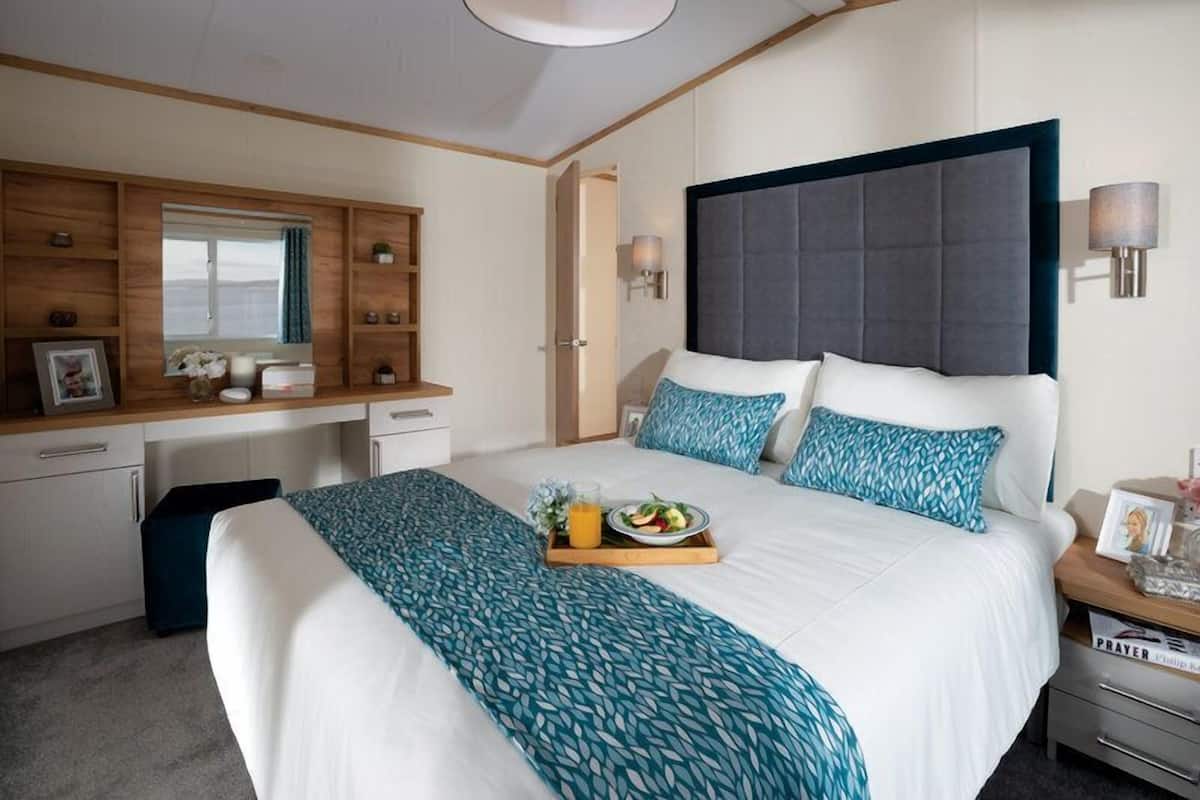 Mobile Unterkunft (Linwood Lodge) | 2 Schlafzimmer, individuell dekoriert, individuell eingerichtet