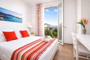 1 Schlafzimmer, Schreibtisch, Bügeleisen/Bügelbrett, Reisekinderbett