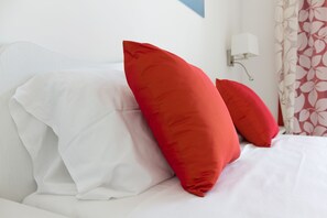 1 Schlafzimmer, Schreibtisch, Bügeleisen/Bügelbrett, Reisekinderbett