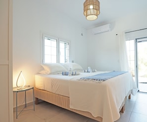 2 chambres, coffre-fort, fer et planche à repasser