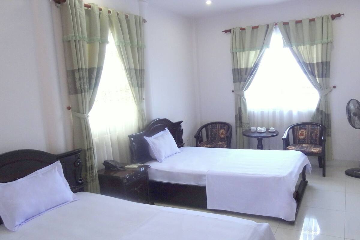 Basic Twin Room | Desk, WiFi (free)