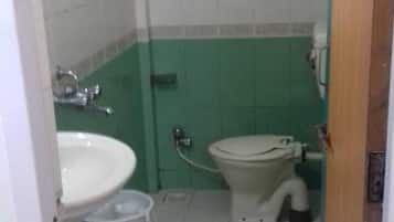 Shower, free toiletries, towels