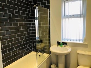 Superior-Doppelzimmer, Gemeinschaftsbad (With TV) | Badezimmer