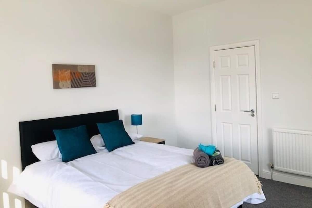 Superior Double Room, Shared Bathroom (With TV)