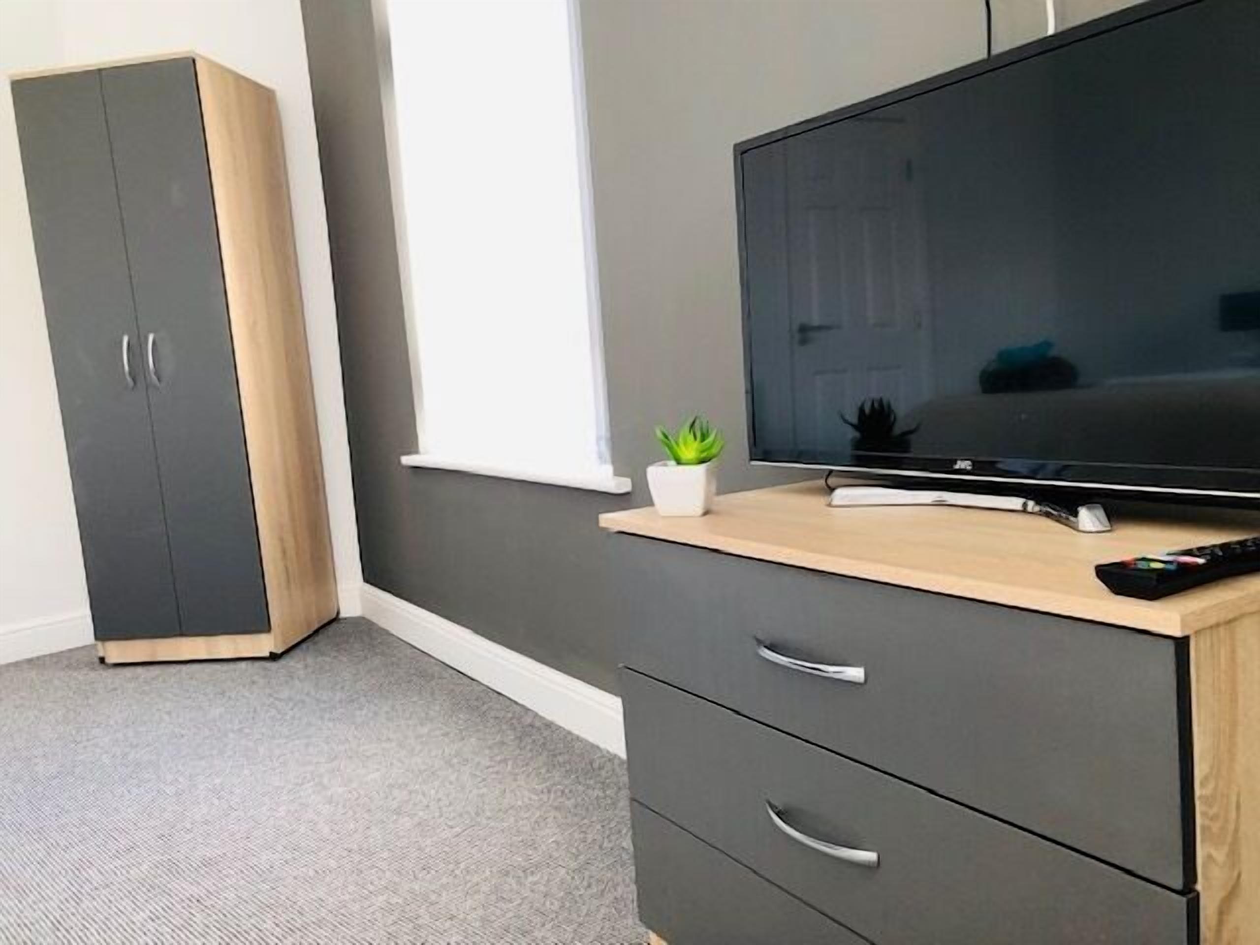 Superior Double Room, Shared Bathroom (With TV)