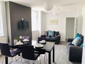 Superior Double Room, Shared Bathroom (With TV) - Townhouse @ 51 Balfour St -stoke (Stoke-on-Trent)