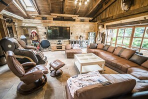 Deluxe-Haus | Wohnbereich | Flachbildfernseher, Tischtennisplatte