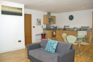 Flat-screen TV, DVD player - Manchester Ancoats (Manchester)