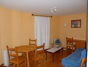 Deluxe Double Room | Living area