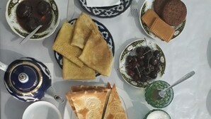 Free daily full breakfast - B&B Sharofat ona (Khiva)