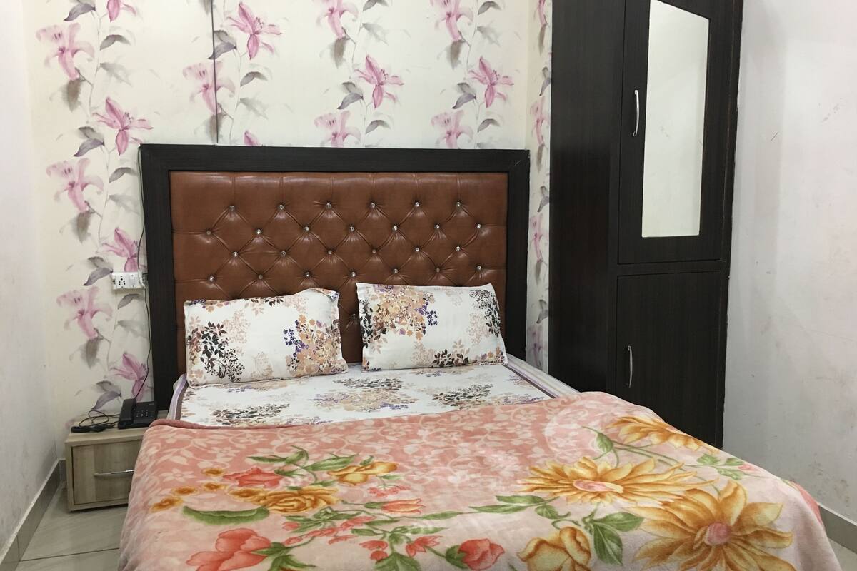 Individually furnished, desk, laptop workspace, blackout curtains
