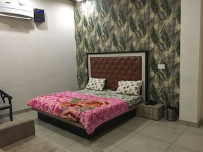 Individually furnished, desk, laptop workspace, blackout curtains
